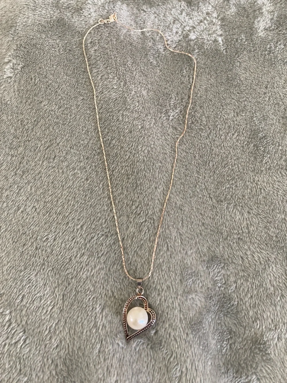 Faux pearl heart pendant necklace
